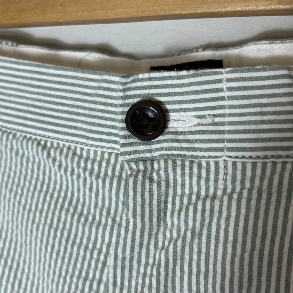 J. Crew Men's Green White Pinstripe Seersucker Flat Front PreppyPinst Shorts Siz
